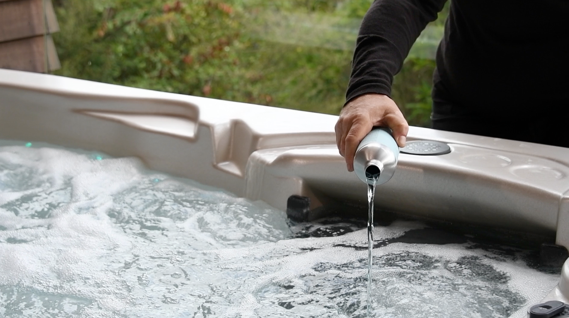 Tired of Chlorine Smells? How to Switch Your Spa to a Chlorine-Free System